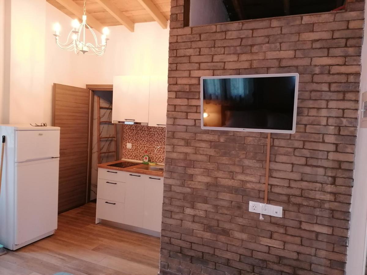 Tiny House By The Sea Villa เนอา สกีโอนี ภายนอก รูปภาพ