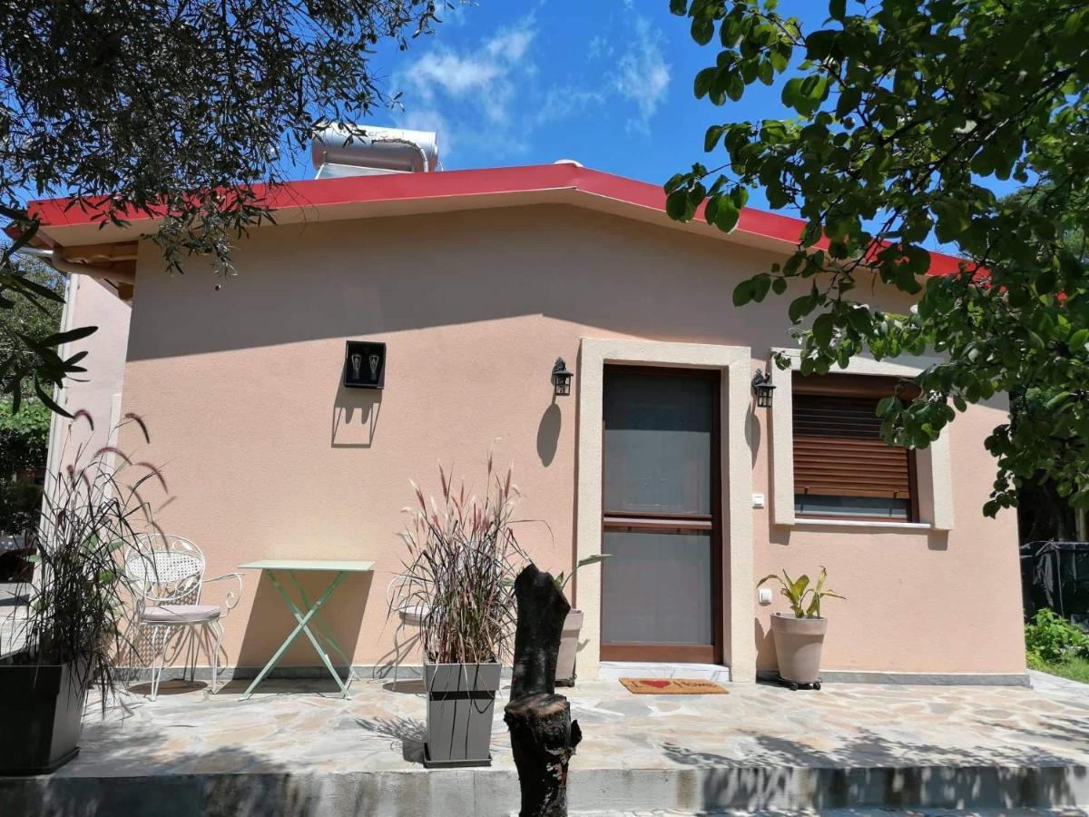 Tiny House By The Sea Villa เนอา สกีโอนี ภายนอก รูปภาพ