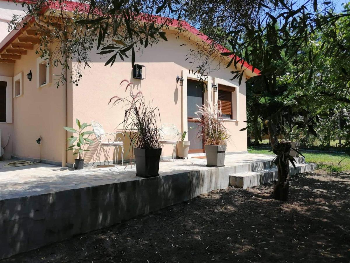 Tiny House By The Sea Villa เนอา สกีโอนี ภายนอก รูปภาพ
