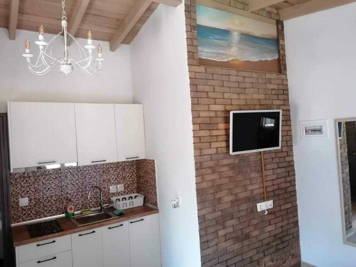 Tiny House By The Sea Villa เนอา สกีโอนี ภายนอก รูปภาพ