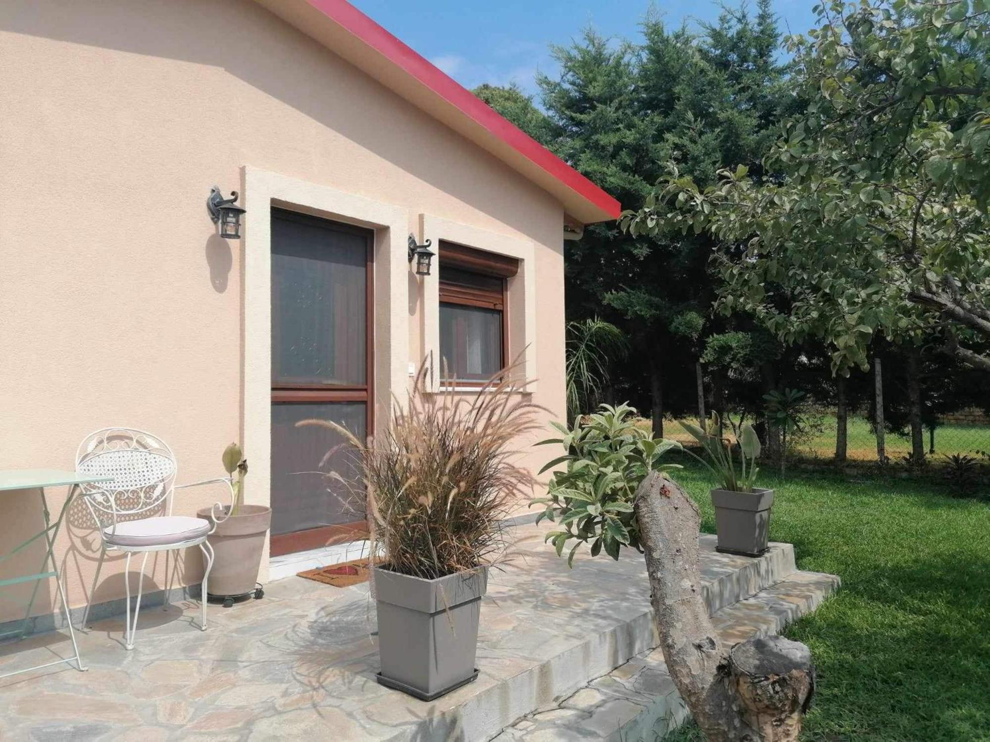 Tiny House By The Sea Villa เนอา สกีโอนี ภายนอก รูปภาพ